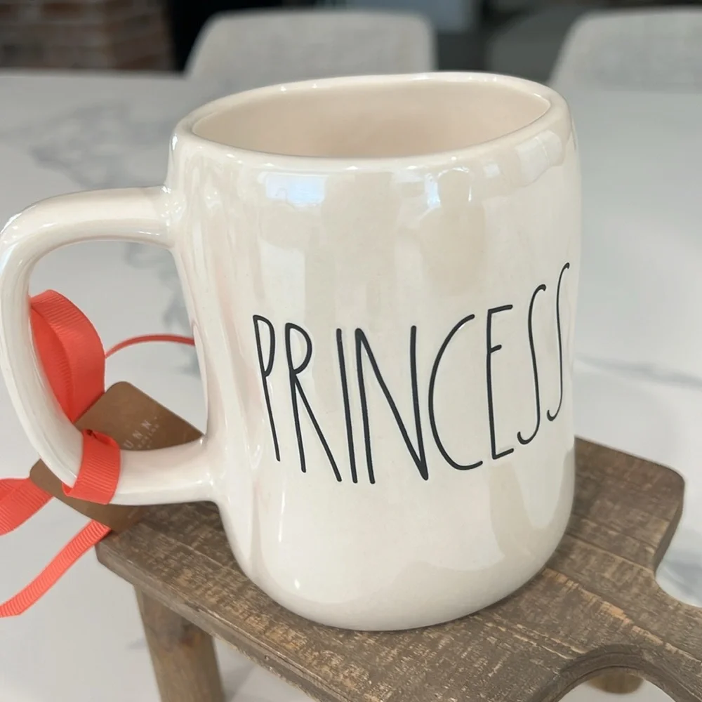 👑Cute. Rae Dunn PRINCESS MUG.
